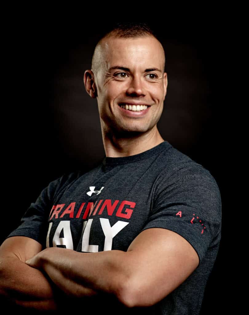 Portrait von Olaf Henning im dunklen Sportshirt